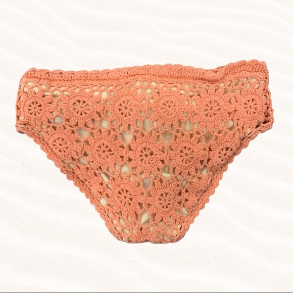Beauty & the Beach Crochet Bottom - Picture 2 of 4
